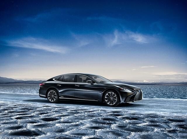Lexus zeigt die Hybridversion seines Flaggschiffs