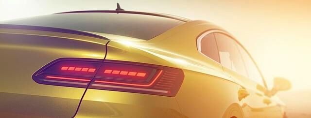 Die große Heckklappe mit integriertem Spoiler soll einen großzügigen Zugang zum Kofferraum des VW Arteon erlauben
