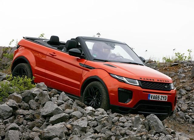 Natürlich kann man über die generelle Eleganz der SUV-typisch hohen Gürtellinie bei einem Cabrio streiten