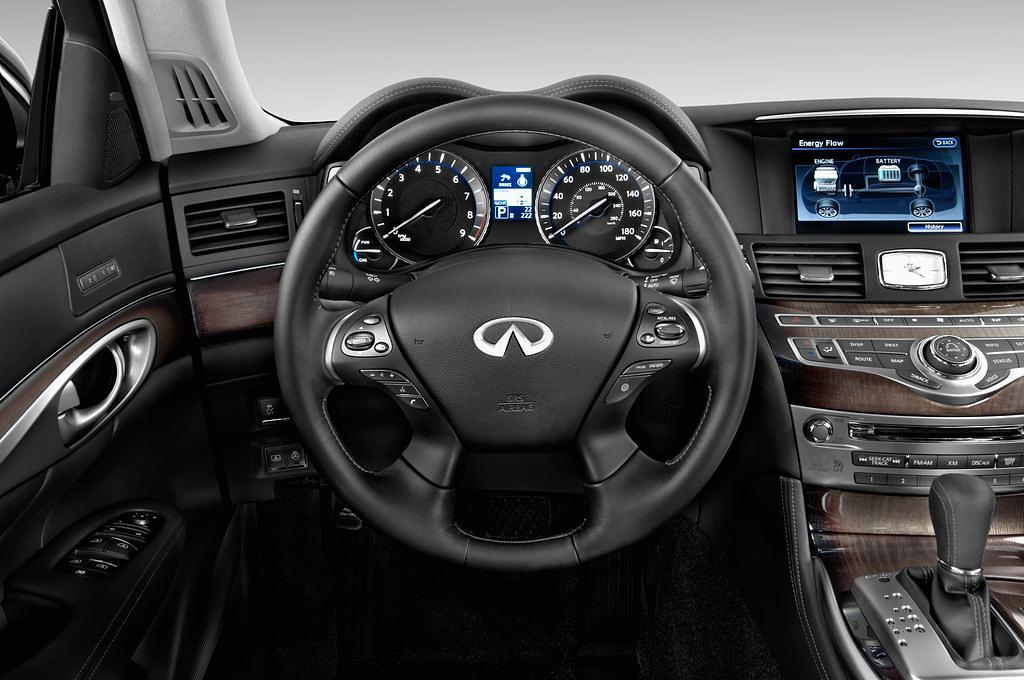 Infiniti M35H (Baujahr 2012) GT 4 Türen Lenkrad