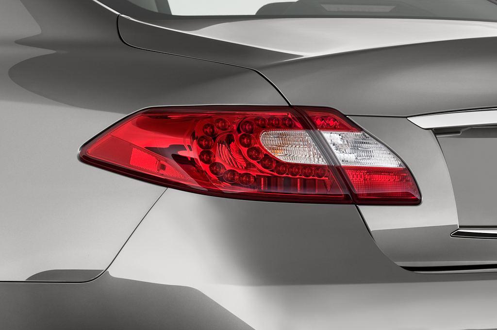 Infiniti M35H (Baujahr 2012) GT 4 Türen Rücklicht