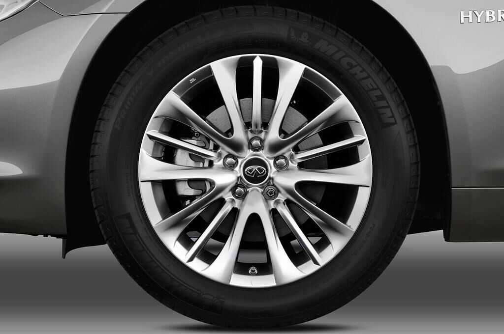 Infiniti M35H (Baujahr 2012) GT 4 Türen Reifen und Felge