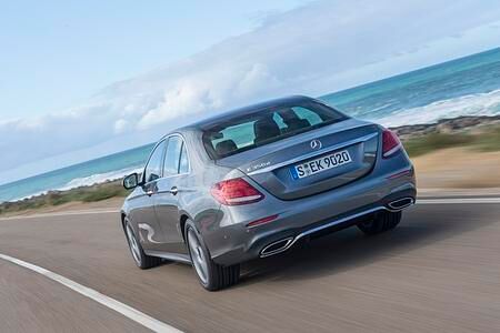 Car-to-X-Communication - Einer warnt die anderen Car-to-X-Communication - Einer warnt die anderen