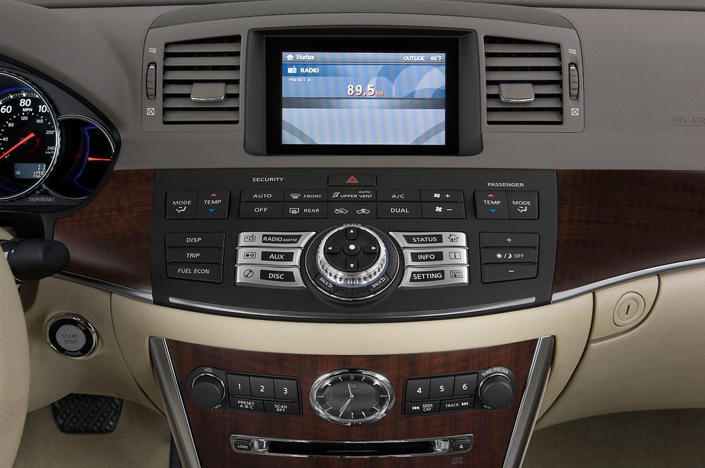 Infiniti M37 (Baujahr 2010) - 4 Türen Radio und Infotainmentsystem