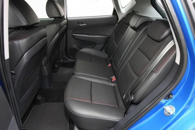Auch im Fond der ersten Generation des Hyundai i30 finden Erwachsene ausreichend viel Platz
