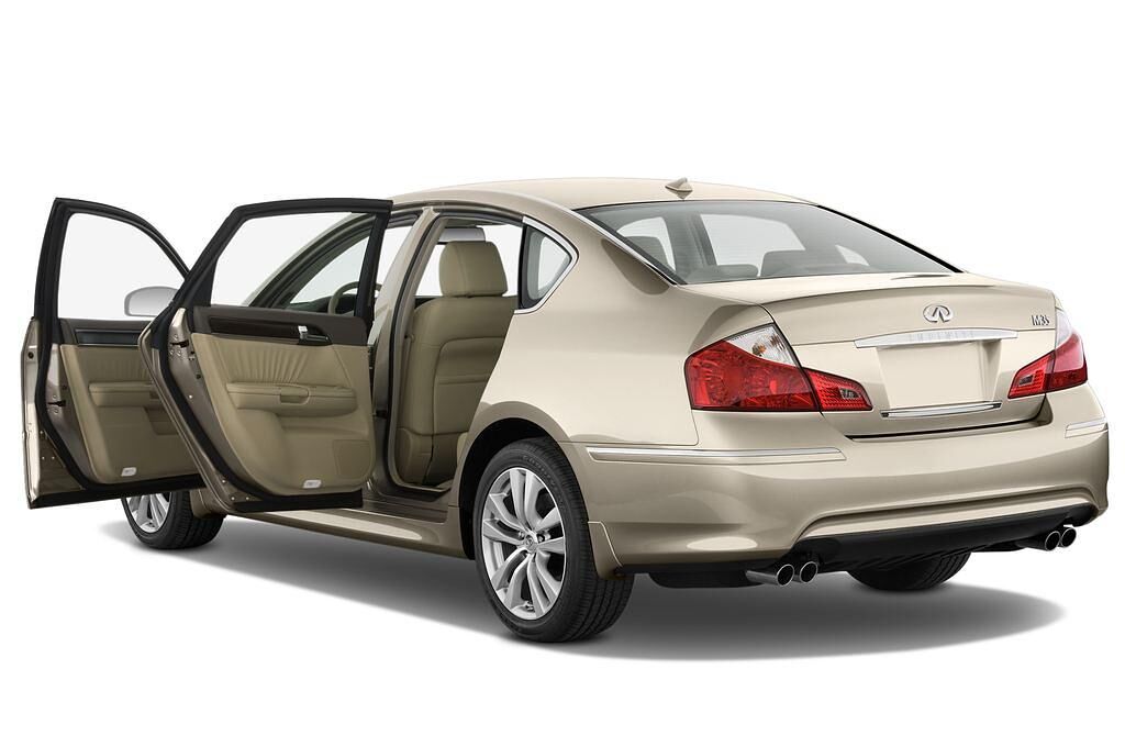 Infiniti M37 (Baujahr 2010) - 4 Türen Tür geöffnet