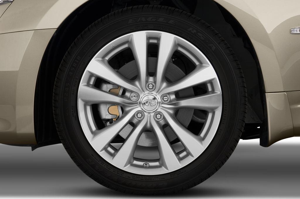 Infiniti M37 (Baujahr 2010) - 4 Türen Reifen und Felge