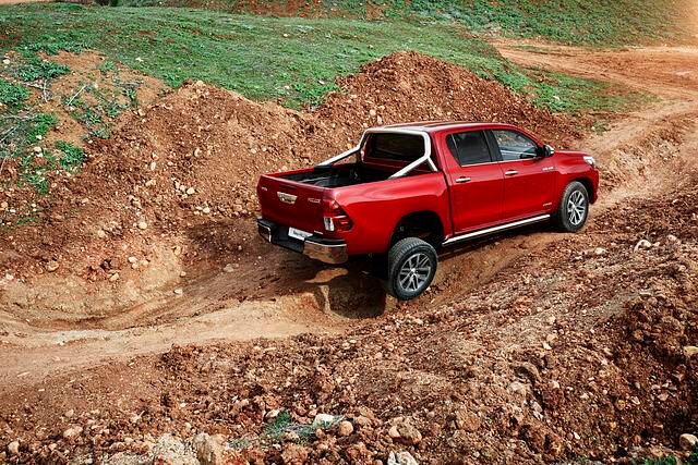 Im Gelände macht dem Hilux kaum einer was vor