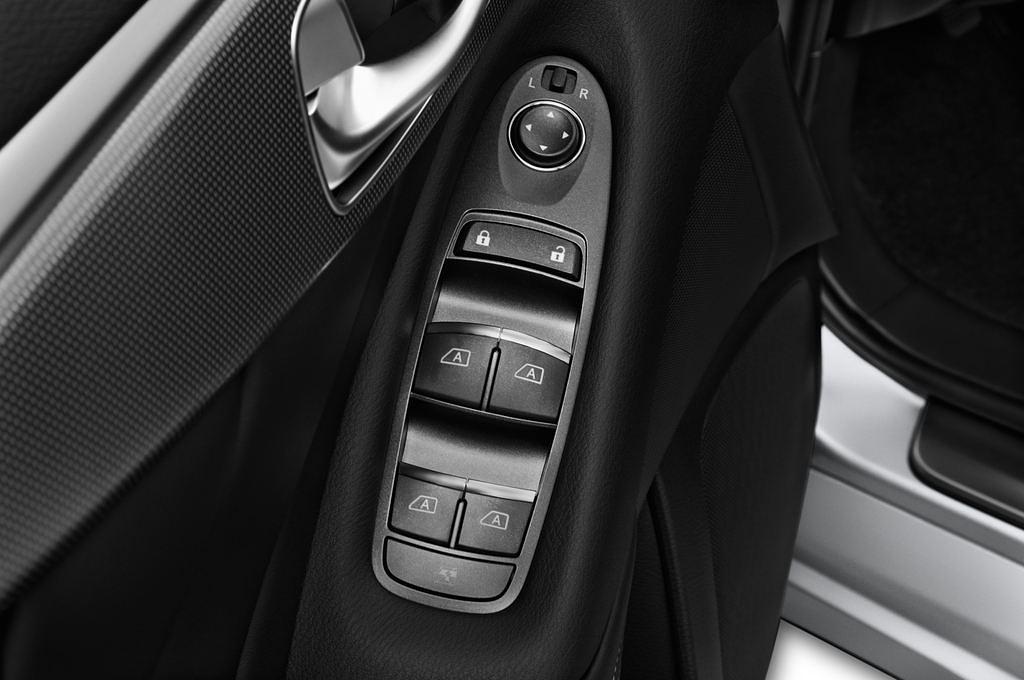 Infiniti Q50 (Baujahr 2014) Pack 1 4 Türen Bedienungselemente Tür
