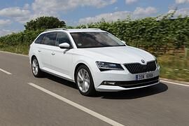 Skoda Superb - Mit kabelloser Ladefunktion