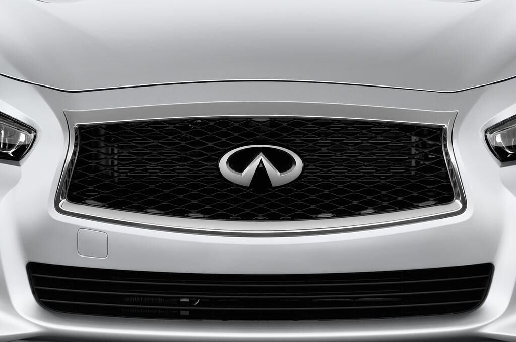 Infiniti Q50 (Baujahr 2014) Pack 1 4 Türen Kühlergrill und Scheinwerfer