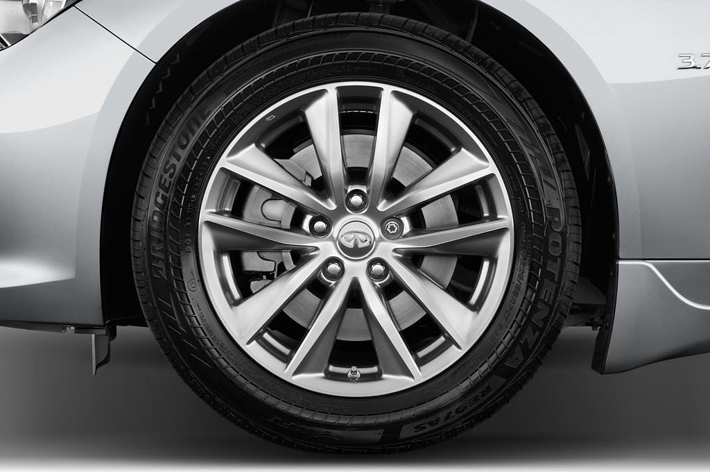 Infiniti Q50 (Baujahr 2014) Pack 1 4 Türen Reifen und Felge