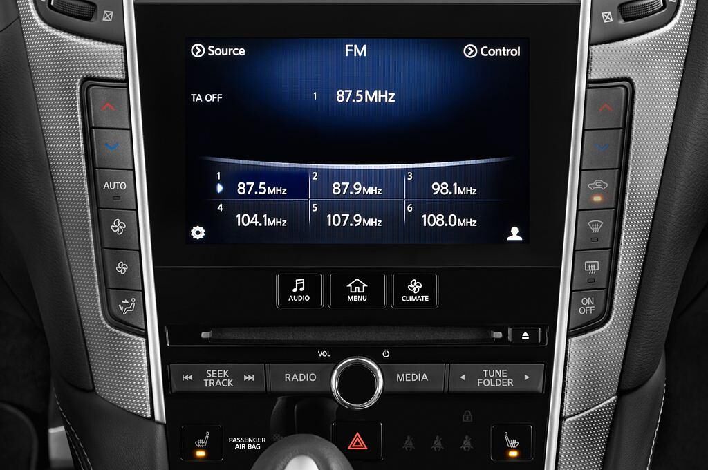 Infiniti Q50 (Baujahr 2015) Sport Hybrid 4 Türen Radio und Infotainmentsystem