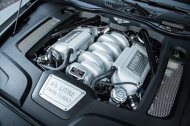 Der V8 kommt auf 512 PS