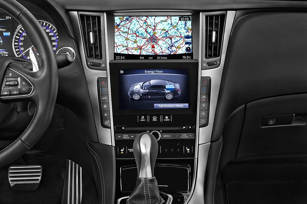 Infiniti Q50 (Baujahr 2015) Sport Hybrid 4 Türen Mittelkonsole