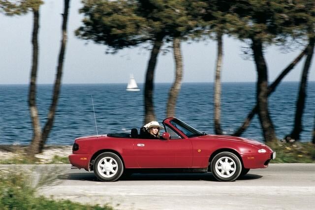 Mazda MX-5 1. Generation: Mit dem Klappscheinwerfer-Modell läutete Mazda 1989 die Renaissance der Roadster ein