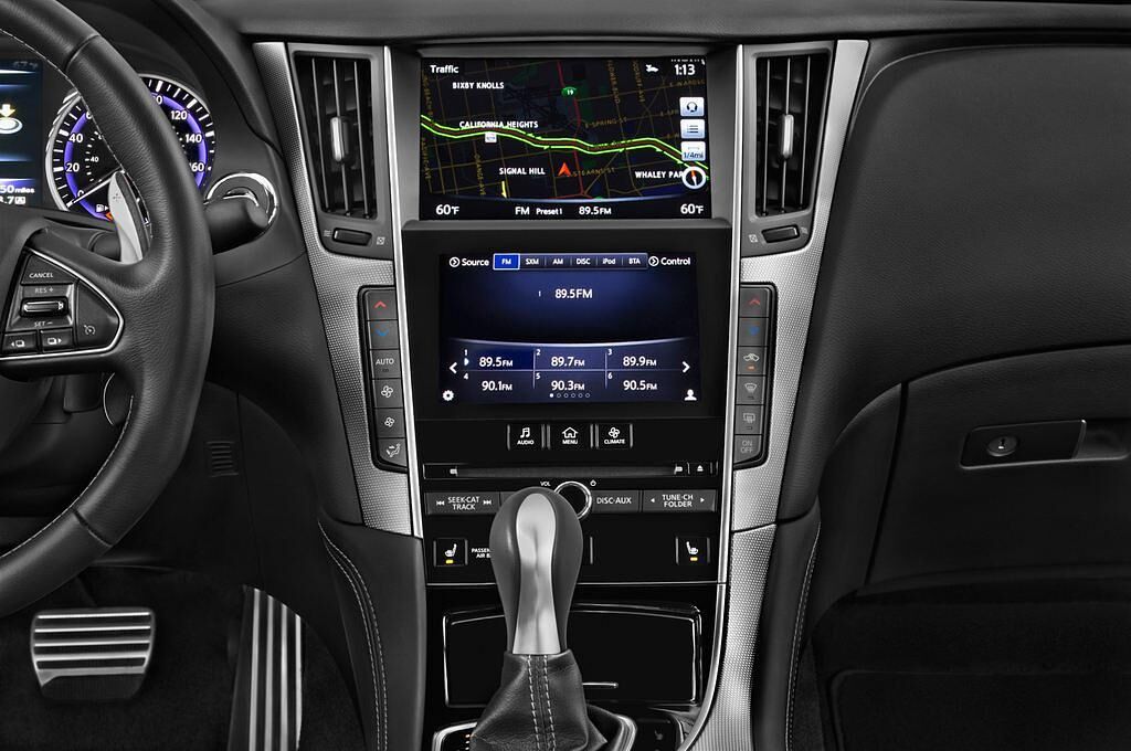 Infiniti Q50 (Baujahr 2015) Sport 4 Türen Mittelkonsole
