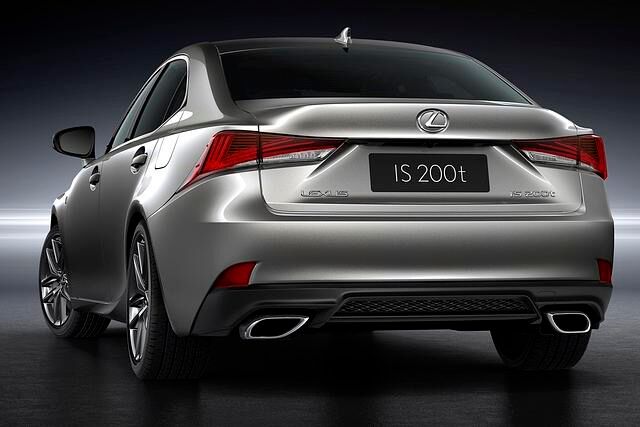 Zudem gibt es neue 17-Zoll-Felgen im 10-Speichen-Design und zwei neue Außenfarben 