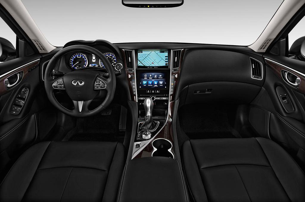 Infiniti Q50 Hybrid (Baujahr 2014) Hybrid 4 Türen Cockpit und Innenraum