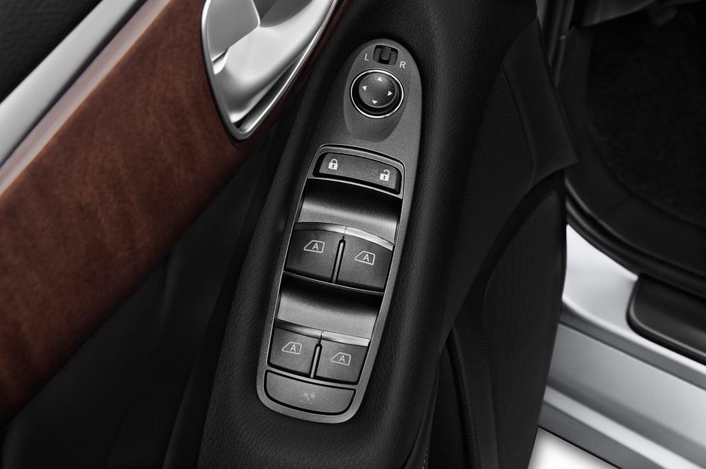 Infiniti Q50 Hybrid (Baujahr 2014) Hybrid 4 Türen Bedienungselemente Tür