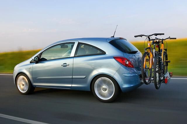 Wer es gut ausgestattet mag, findet beim Corsa in dieser Klasse ungewöhnliche Extras wie einen in die Stoßstange integrierter Fahrradträger