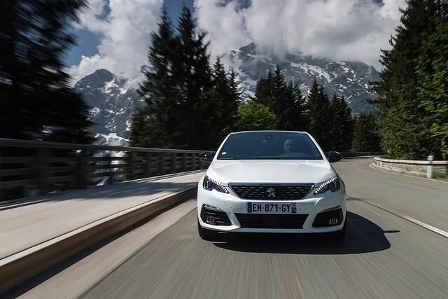 Sogar einen Abstands-Tempomat hat Peugeot im Angebot, allerdings ausschließlich für die dritthöchste Ausstattung