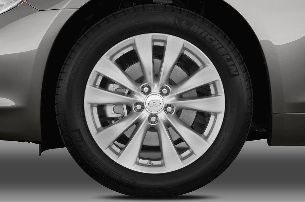 Infiniti Q70 (Baujahr 2014) 3.7 V6 7AT 4 Türen Reifen und Felge