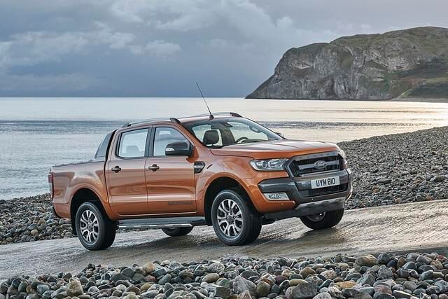 Traditionell günstig sind auch die Nutzfahrzeuge: Der Pick-up Ford Ranger ist – als familientaugliche Doppelkabine vier Türen und fünf Sitzplätzen - ab 34.390 Euro mit Allrad und dem 118 kW/160 PS...