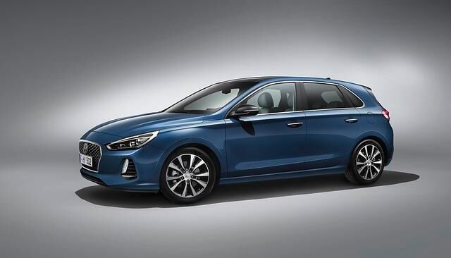 Der i30 ist ein wenig länger und breiter geworden, dafür in der Höhe eine Idee geschrumpft