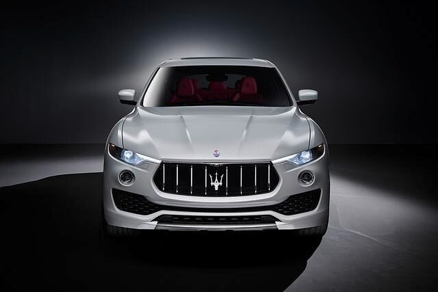 Die für manche Maseratisti wohl etwas zu leichtgängige hydraulische Lenkung lässt sich zumindest im Alltagsbetrieb gut bedienen