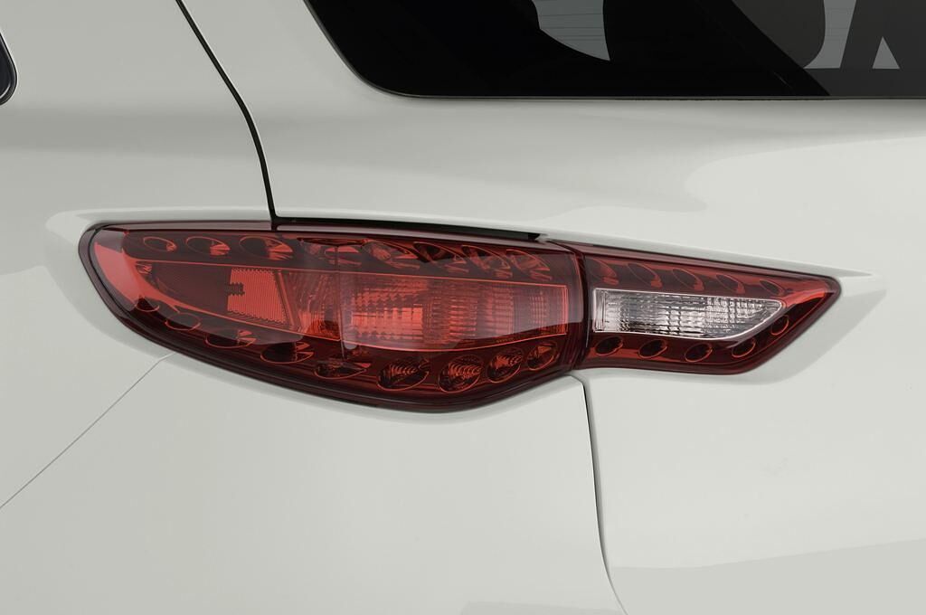 Infiniti FX (Baujahr 2010) GT Premium 5 Türen Rücklicht