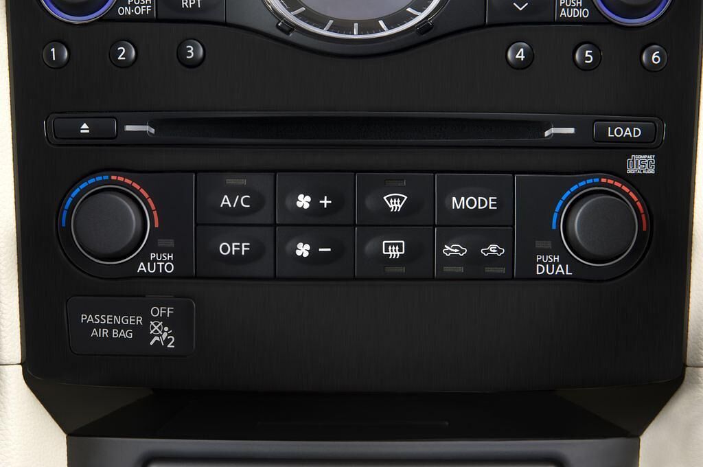 Infiniti FX (Baujahr 2010) GT Premium 5 Türen Temperatur und Klimaanlage