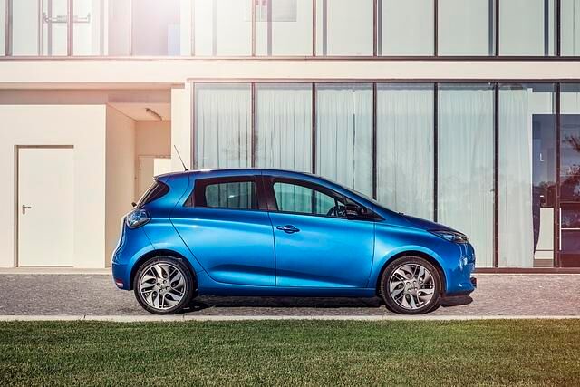 Der Renault Zoé bietet zum Modelljahr 2017 ein deutliches Reichweitenplus. Theoretisch schafft er nun 400 Kilometer