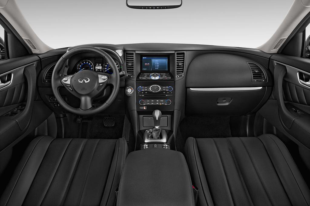 Infiniti FX (Baujahr 2011) GT Premium 5 Türen Cockpit und Innenraum