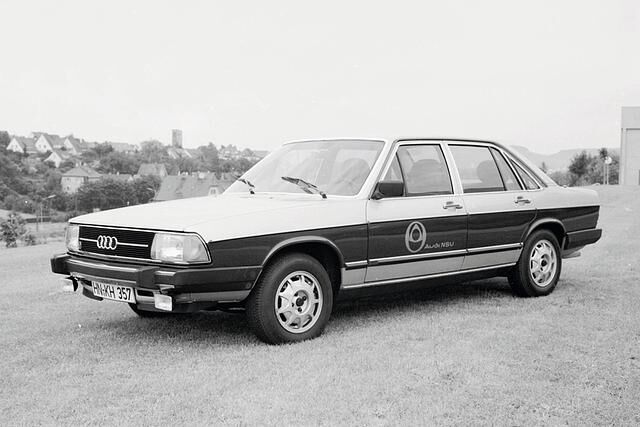Audi 100 Erprobungsfahrzeug mit Zweischeiben-Wankelmotor 1977