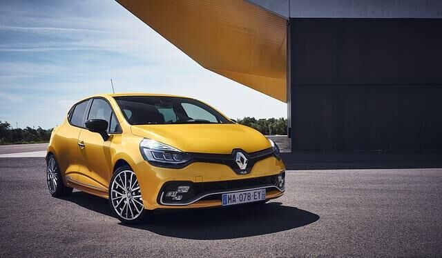 Auch das Sportmodell Clio R.S. präsentiert sich erneuert