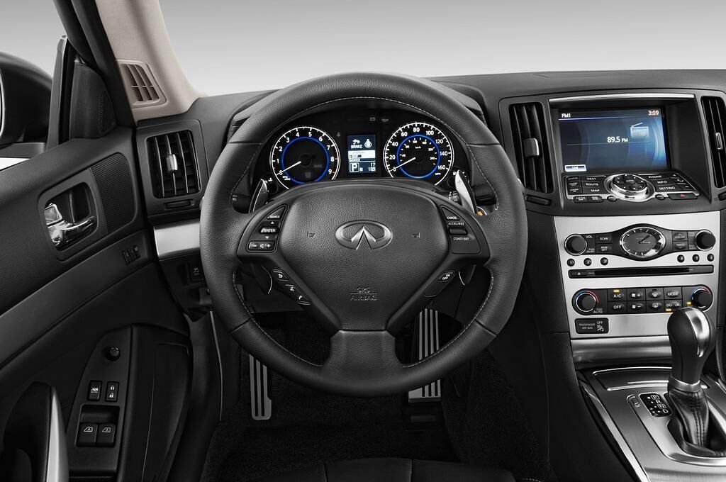 Infiniti G (Baujahr 2010) - 2 Türen Lenkrad