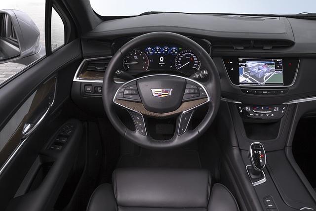 Vor allem in der Topversion Platinum gibt sich der Cadillac XT5 innen schick und nobel