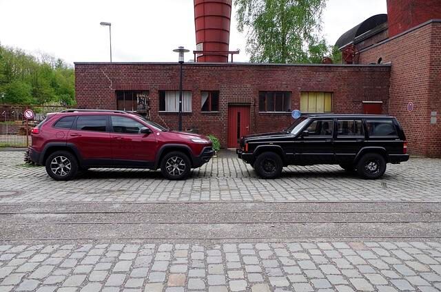 Mit 4,63 Meter ist der neue Cherokee fast 40 Zentimeter länger als der alte Cherokee
