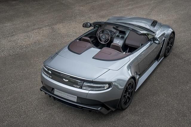 Die 600 PS des V12-Motors werden allein an die Hinterräder geleitet