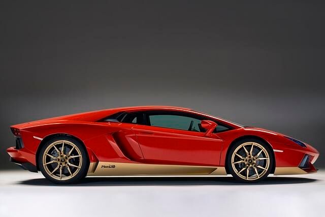 Technisch bleibt der Sonder-Lambo unverändert: Der V12 leistet also 700 PS