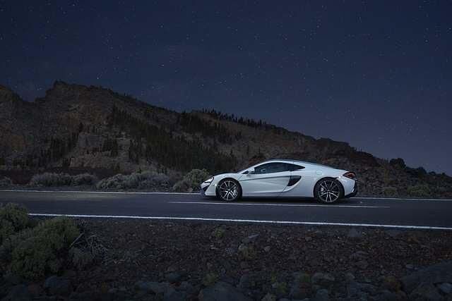 Weil McLaren es ernst meint mit der Alltagstauglichkeit und der Idee vom Gran Turismo haben die Briten den Wagen auch etwas softer abgestimmt