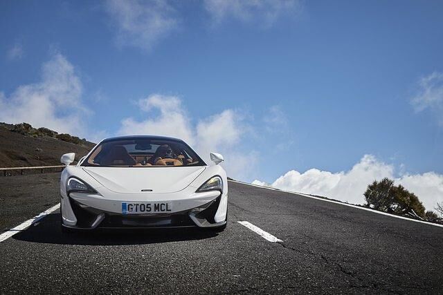 3,4 Sekunden von 0 auf 100 und 328 km/h Spitze reichen allemal zum Powerplay mit dem Praktiker