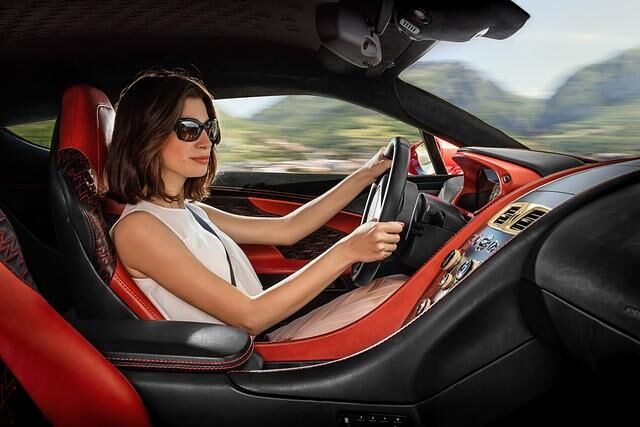Zu den Preisen sagen die Unternehmen nichts. Schon der Basis-Vanquish kostet mindestens 250.000 Euro, die Zagato-Version wird deutlich darüber liegen