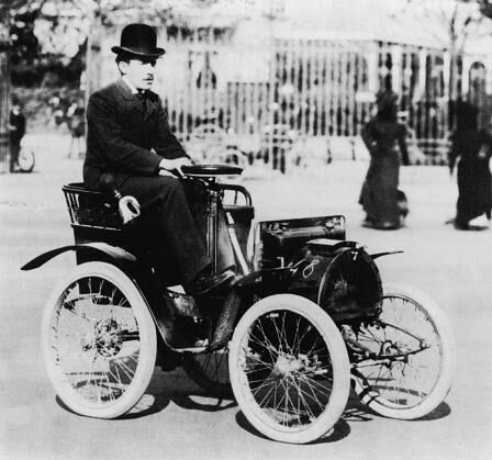 Louis Renault auf der Voiturette