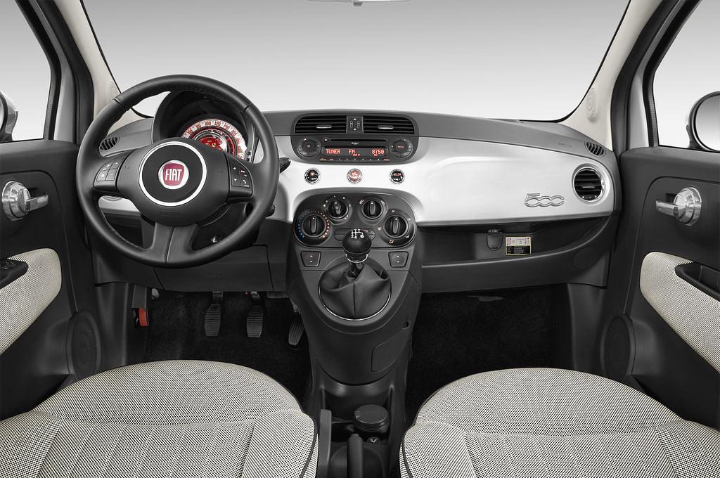 FIAT 500 (Baujahr 2010) Lounge 3 Türen Cockpit und Innenraum
