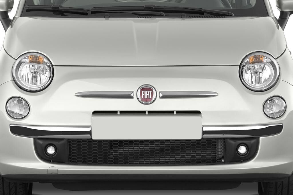 FIAT 500 (Baujahr 2010) Lounge 3 Türen Kühlergrill und Scheinwerfer