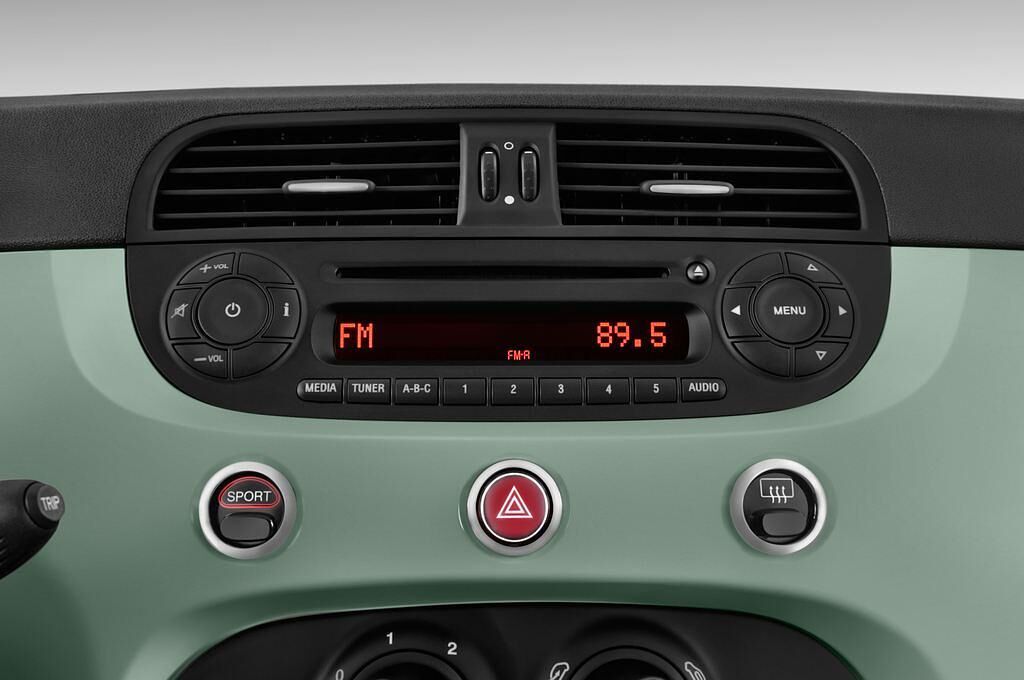 FIAT 500 (Baujahr 2014) Pop 3 Türen Radio und Infotainmentsystem