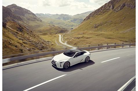 Der Lexus LC 500h kostet mindesten 99.200 Euro