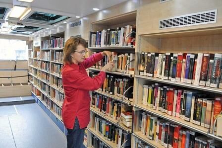 In besonderer Mission: Setrabus als mobile Bibliothek im Raum Stattgart.